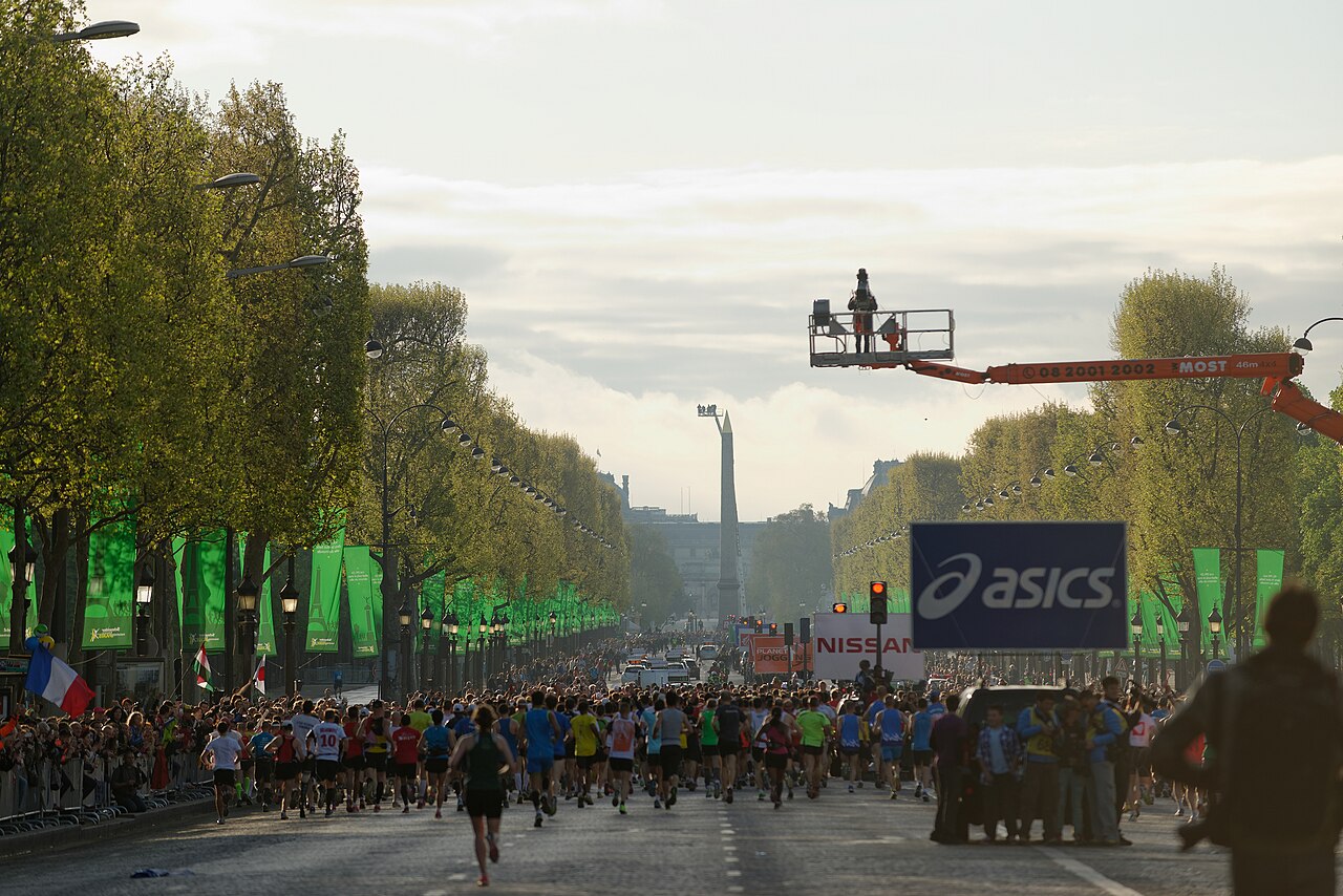 Maraton w Paryżu: trasa biegu i gdzie kibicować biegaczom