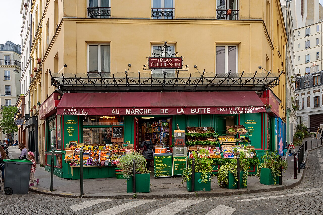 A fachada da mercearia Au Marché de la Butte, rue des Trois-Frères