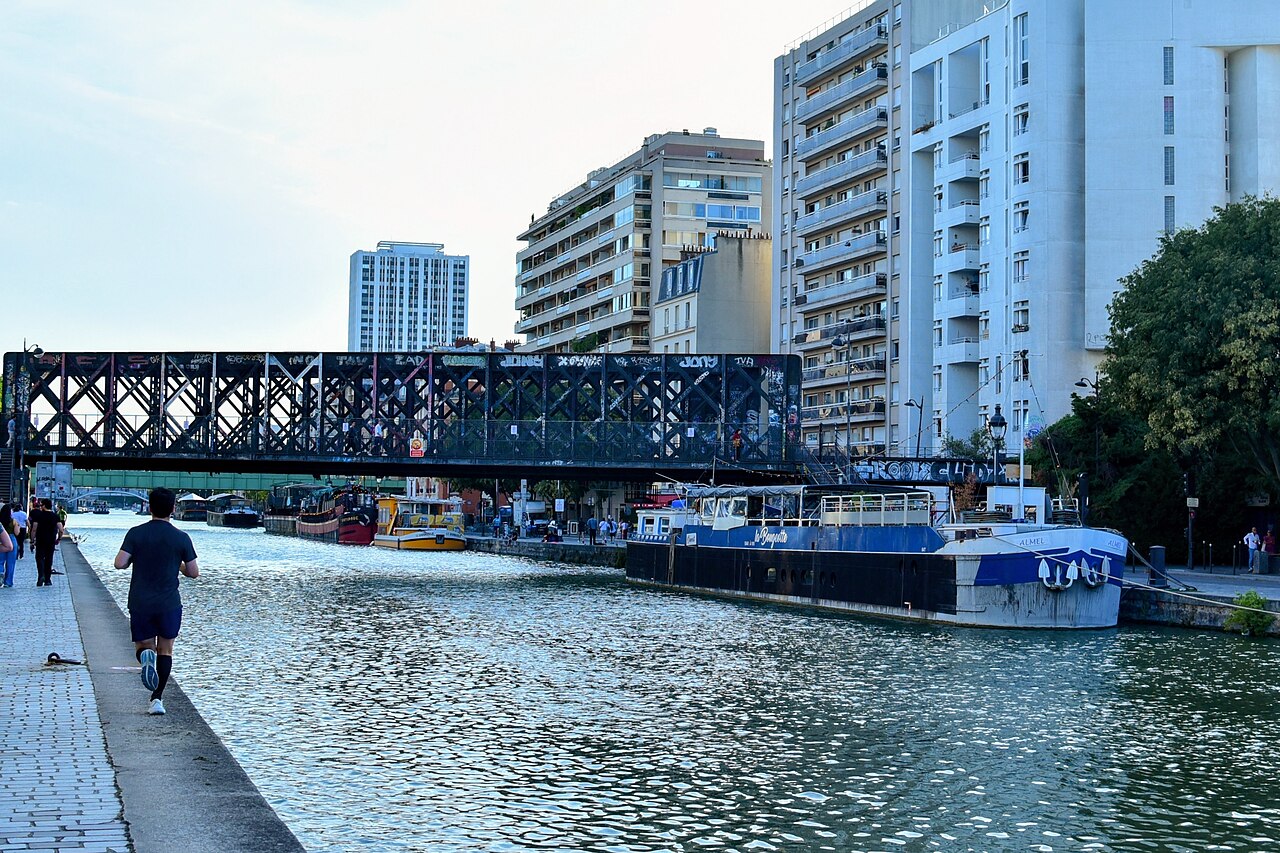 Bateau électrique sans permis à Paris : où louer, prix et durée
