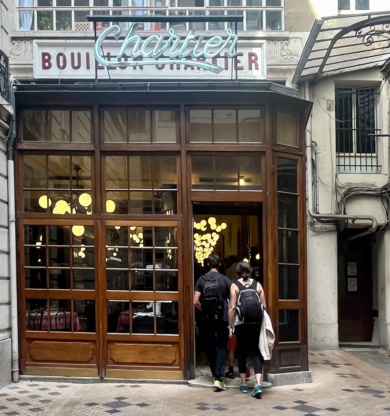 Bouillons parisinos: cuál elegir en 2026, precios y trucos para la cola