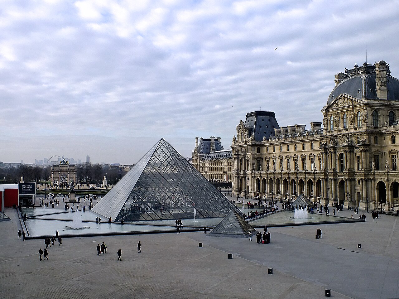 Louvre-Pyramide