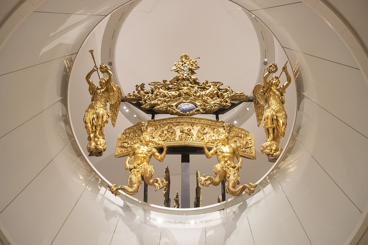 Le décor de poupe de la Réale