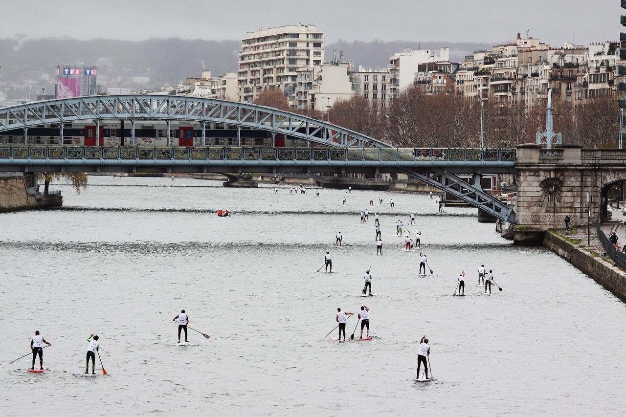 Kayak et paddle à Paris : où pagayer sur la Seine, le canal et le bassin de la Villette