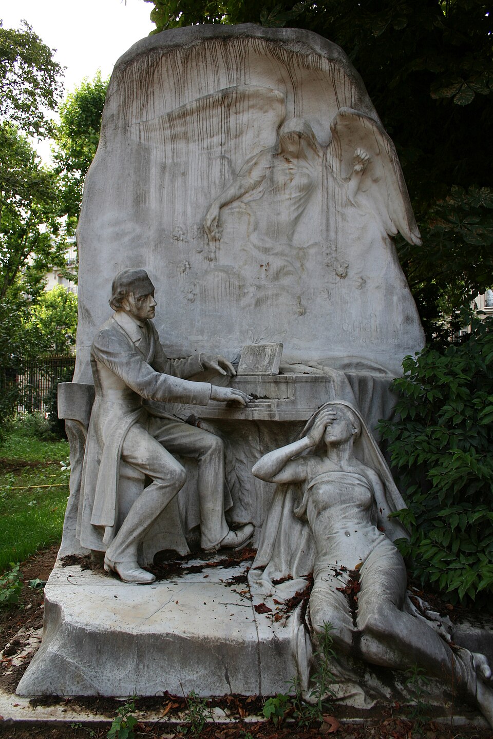 Estatuas de escritores y músicos