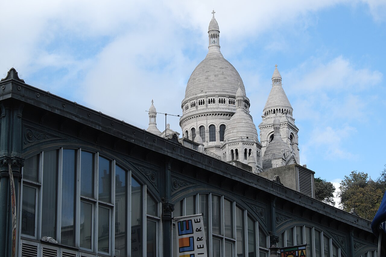 La halle sous le Sacré-Cœur