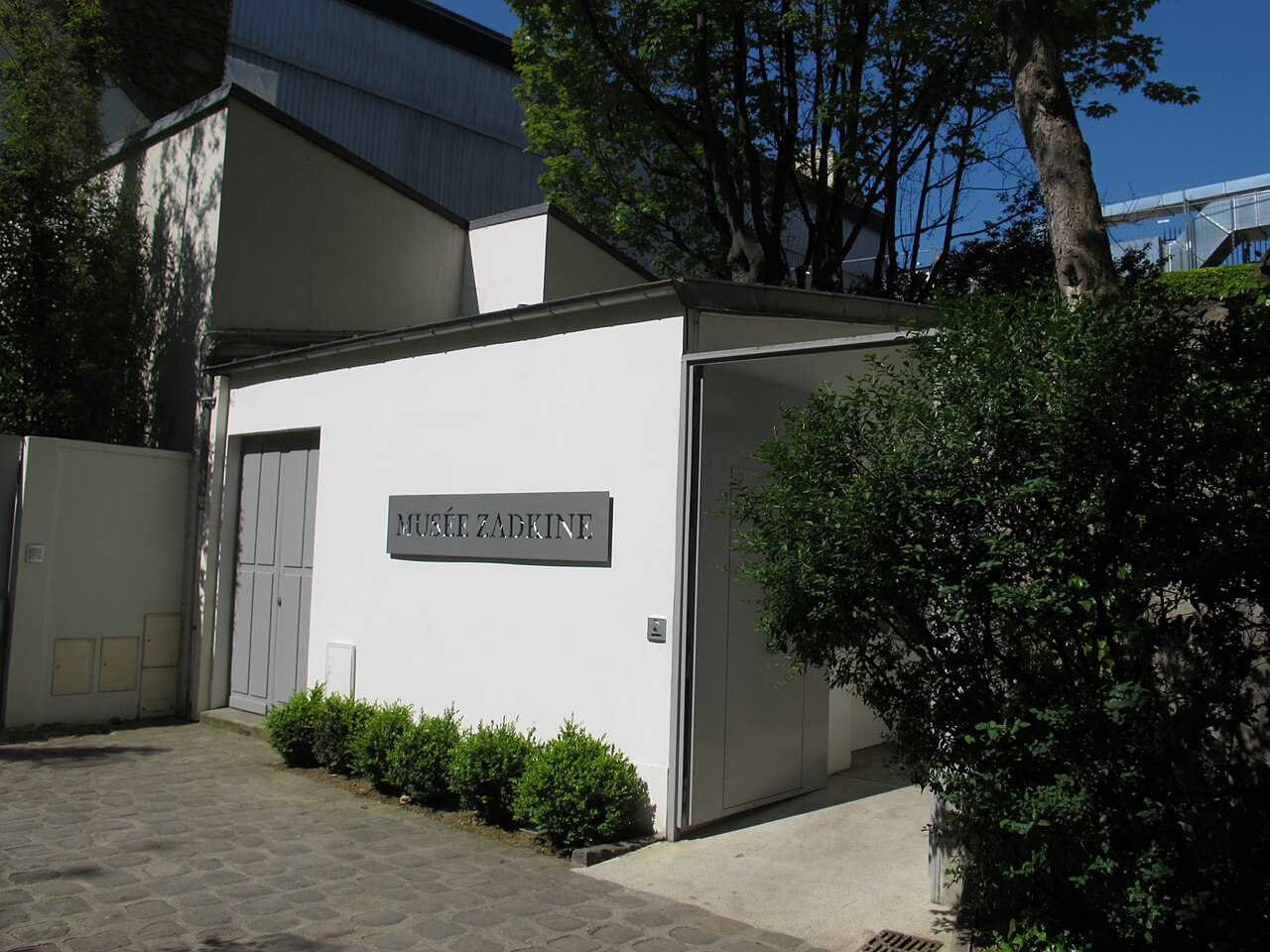 L’entrée au bout du passage