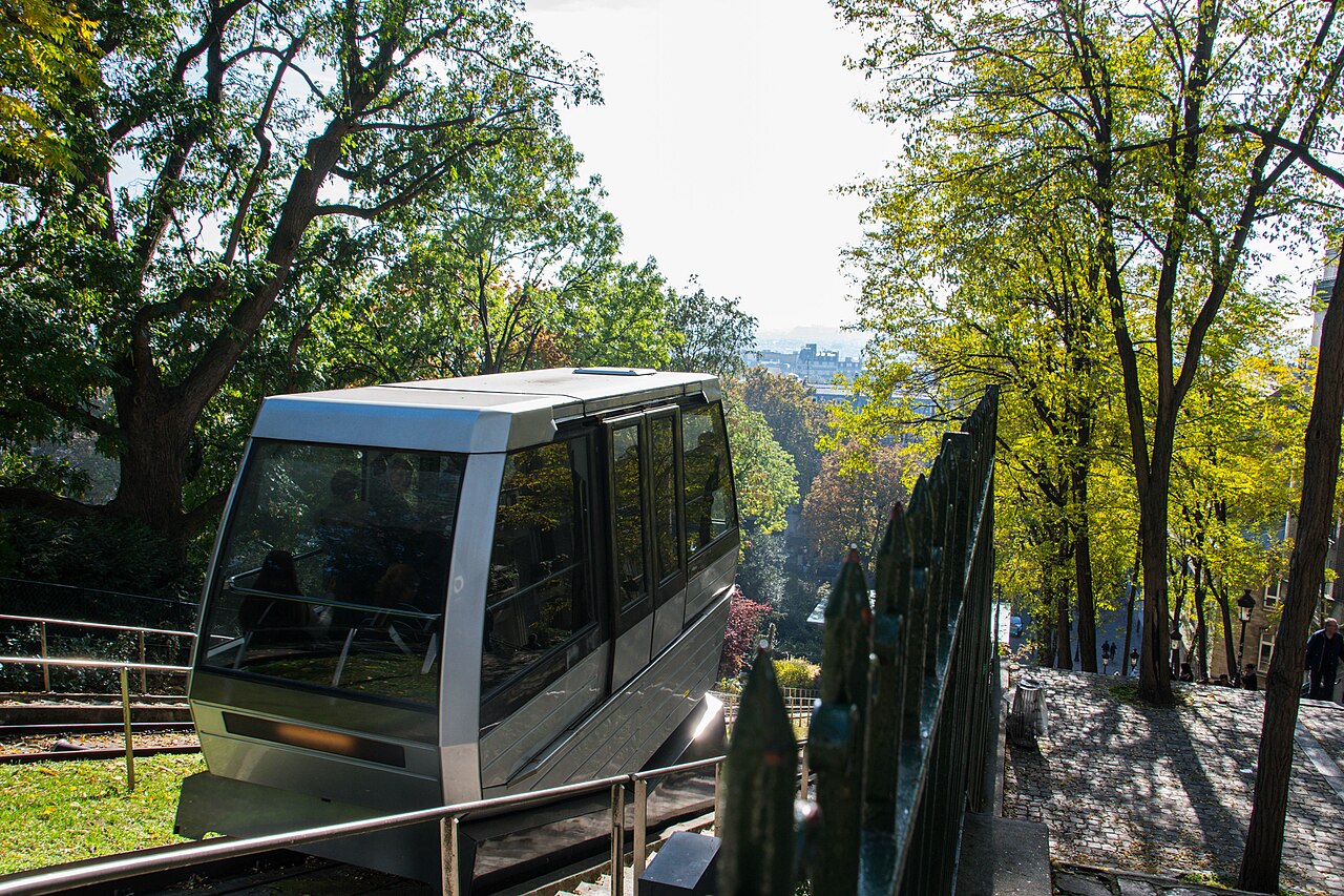 Kolejka na Montmartre