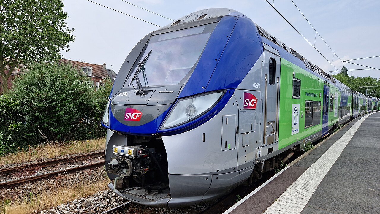 博韋火車站的 TER 區域火車