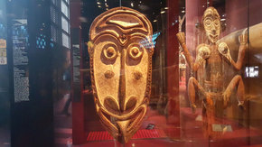 Kompuonkarawan – The façade mask